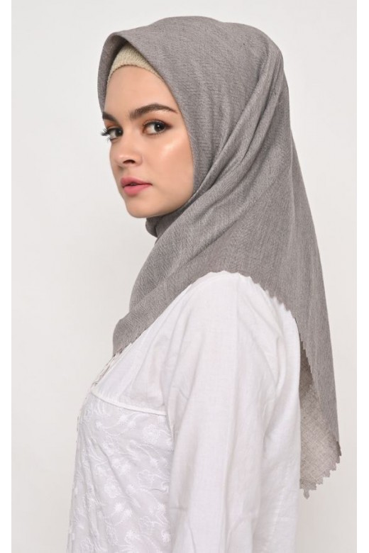 Hijab Segi 4 Voal Zaffron Lasercut Stupa Grey